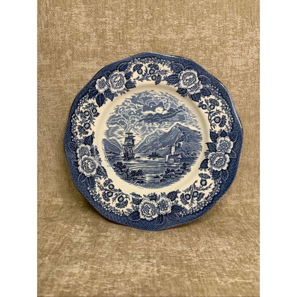 Vintage Royal Warwick Lochs of Scotland Loch Oich Dinner Plate Blue White 10"